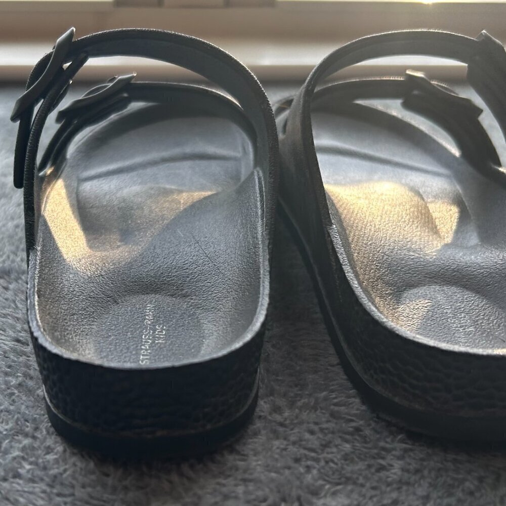 Boys Strauss + Ramm Two Strap Slides Black Size 3Y NWOT - Picture 4 of 6